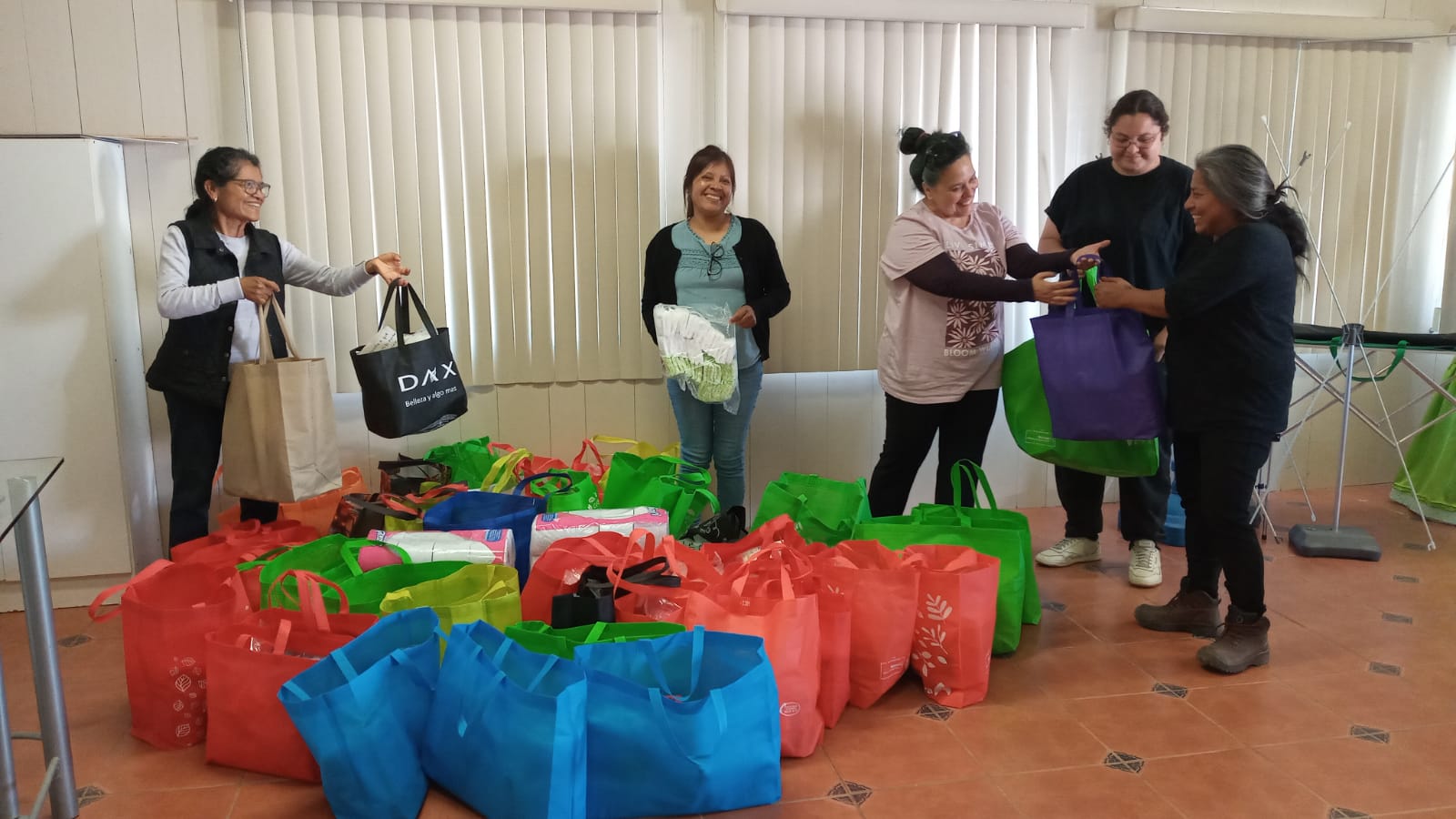 Se entregan kits de “Menstruación Digna FCAyS” en la Casa de la Mujer Indígena